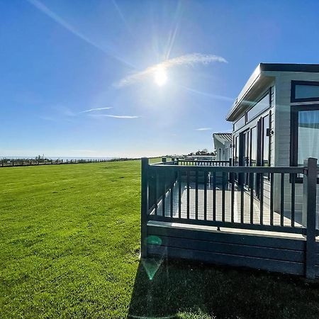 Stunning Caravan With Full Sea Views At Broadland Sands In Suffolk Ref 20236Bs Hopton on Sea Extérieur photo