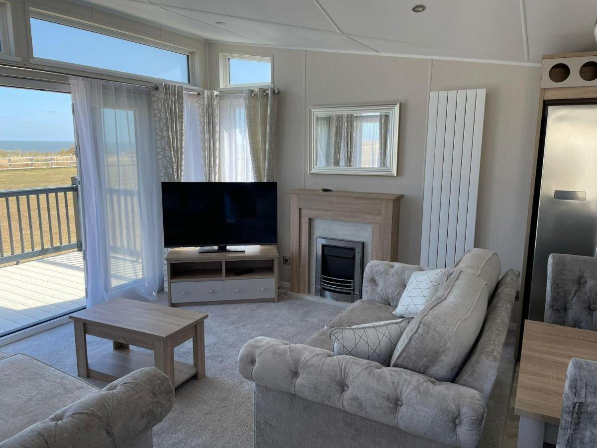 Stunning Caravan With Full Sea Views At Broadland Sands In Suffolk Ref 20236Bs Hopton on Sea Extérieur photo