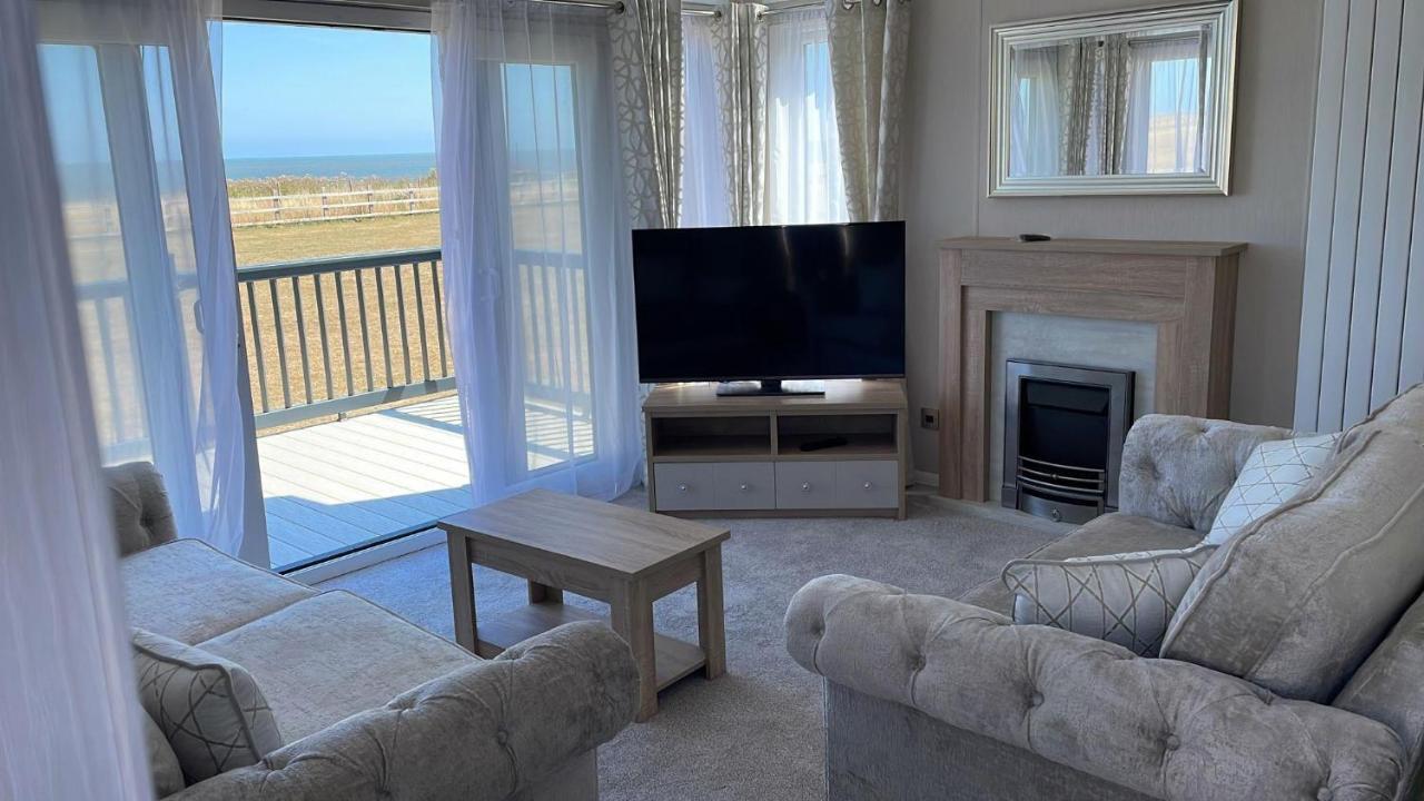 Stunning Caravan With Full Sea Views At Broadland Sands In Suffolk Ref 20236Bs Hopton on Sea Extérieur photo