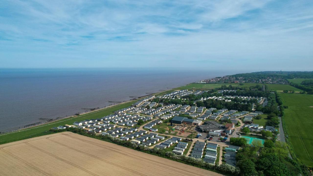 Stunning Caravan With Full Sea Views At Broadland Sands In Suffolk Ref 20236Bs Hopton on Sea Extérieur photo