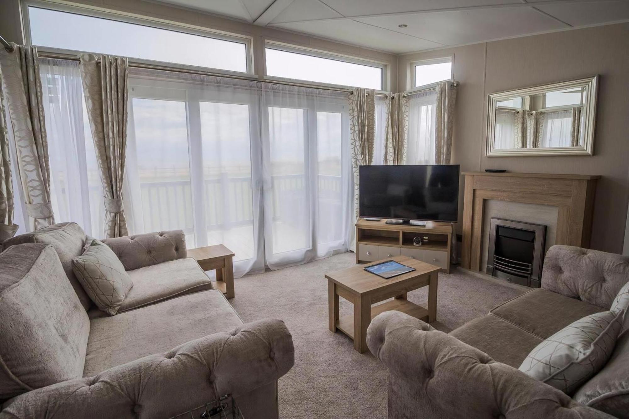 Stunning Caravan With Full Sea Views At Broadland Sands In Suffolk Ref 20236Bs Hopton on Sea Extérieur photo
