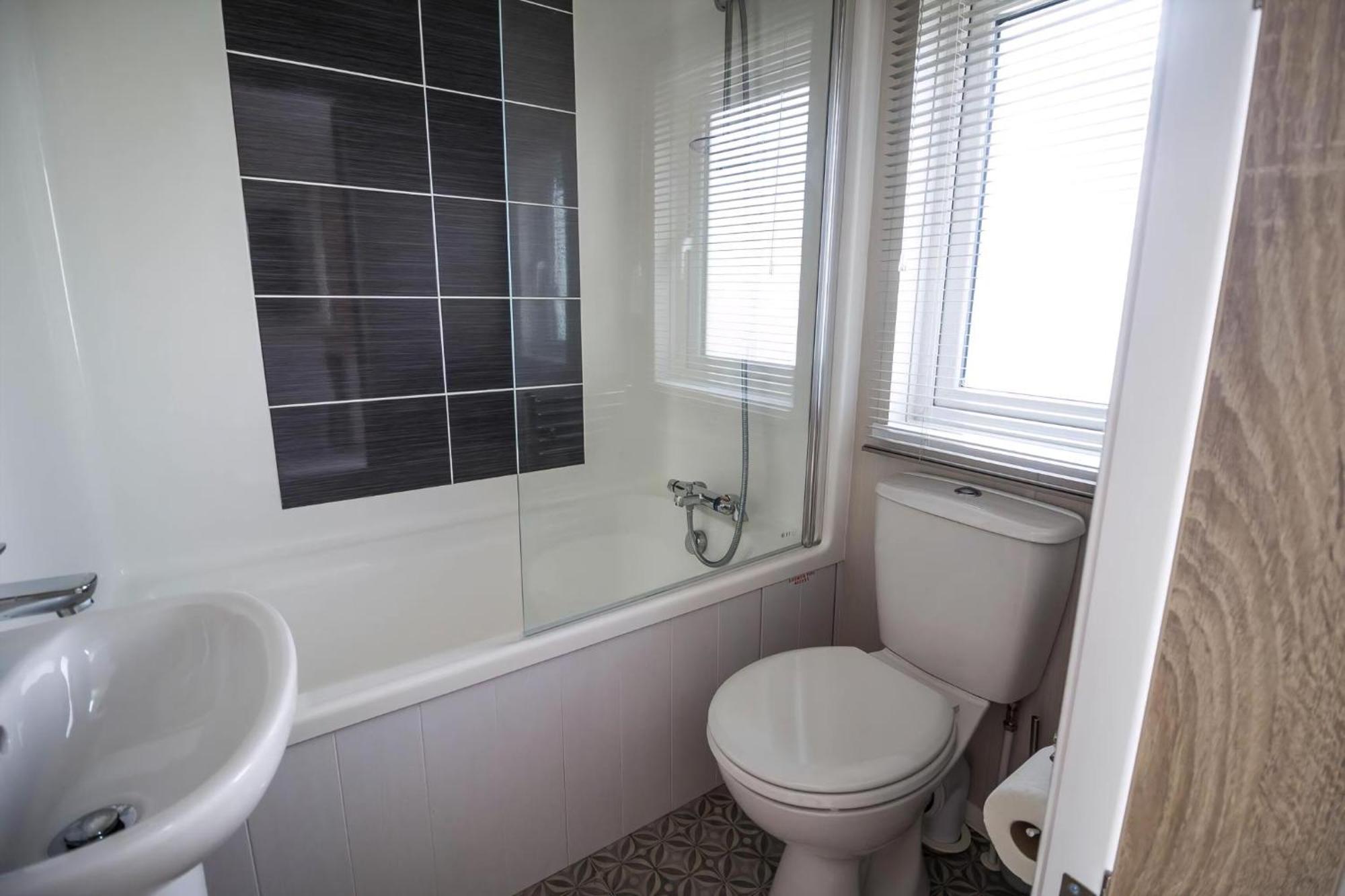 Stunning Caravan With Full Sea Views At Broadland Sands In Suffolk Ref 20236Bs Hopton on Sea Extérieur photo