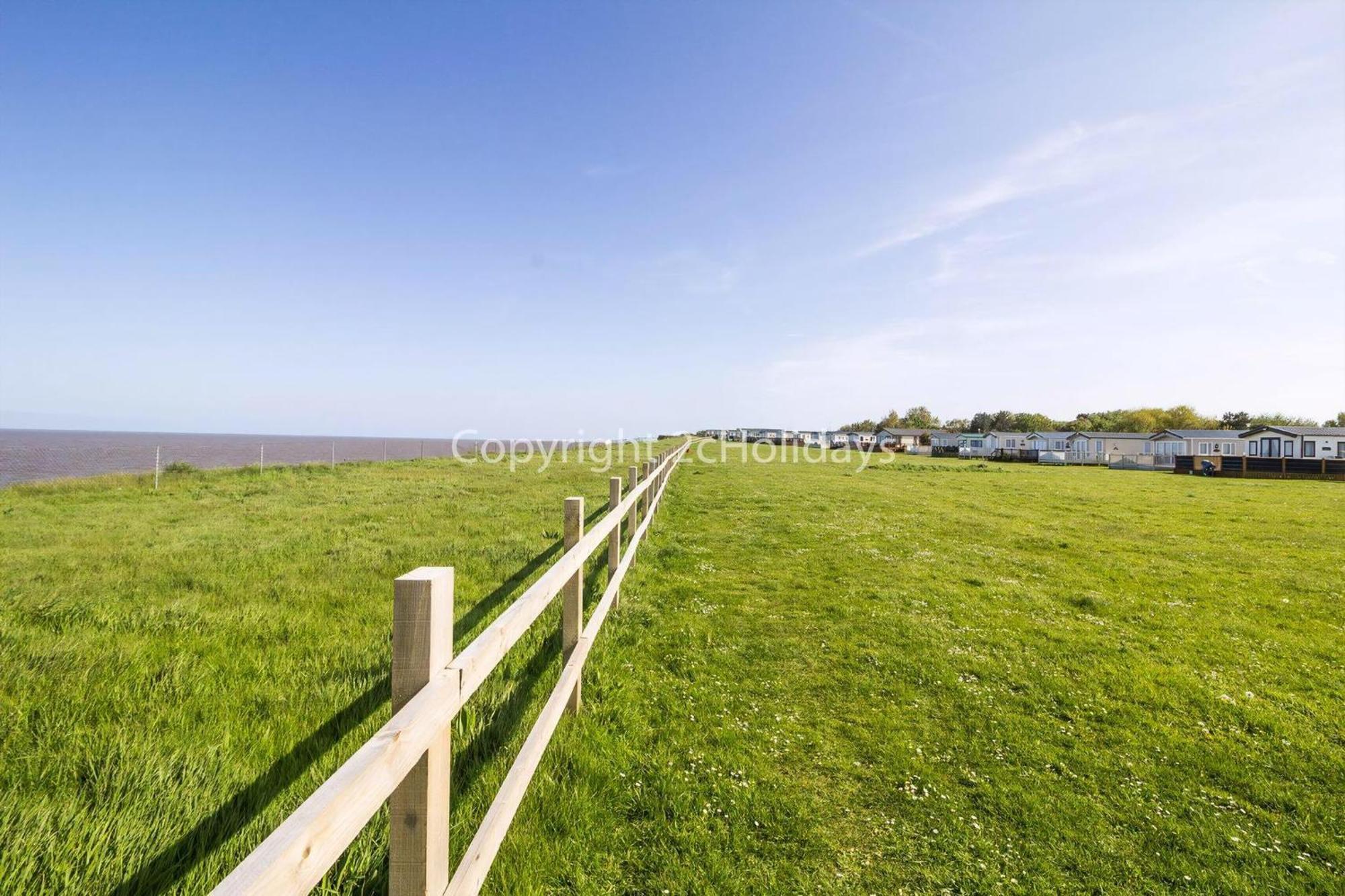 Stunning Caravan With Full Sea Views At Broadland Sands In Suffolk Ref 20236Bs Hopton on Sea Extérieur photo