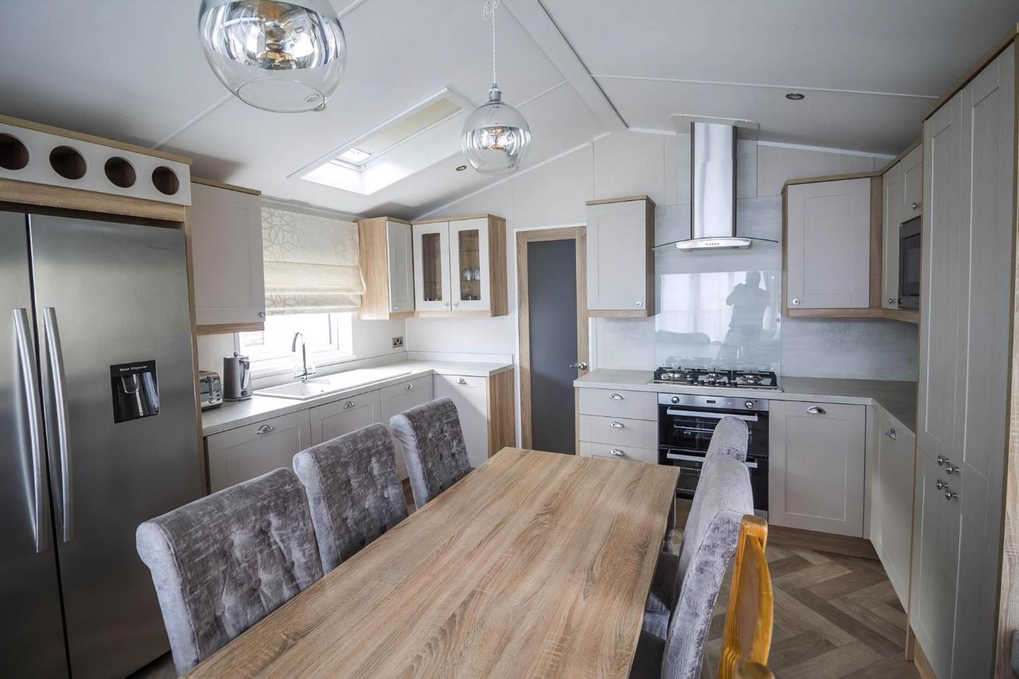 Stunning Caravan With Full Sea Views At Broadland Sands In Suffolk Ref 20236Bs Hopton on Sea Extérieur photo