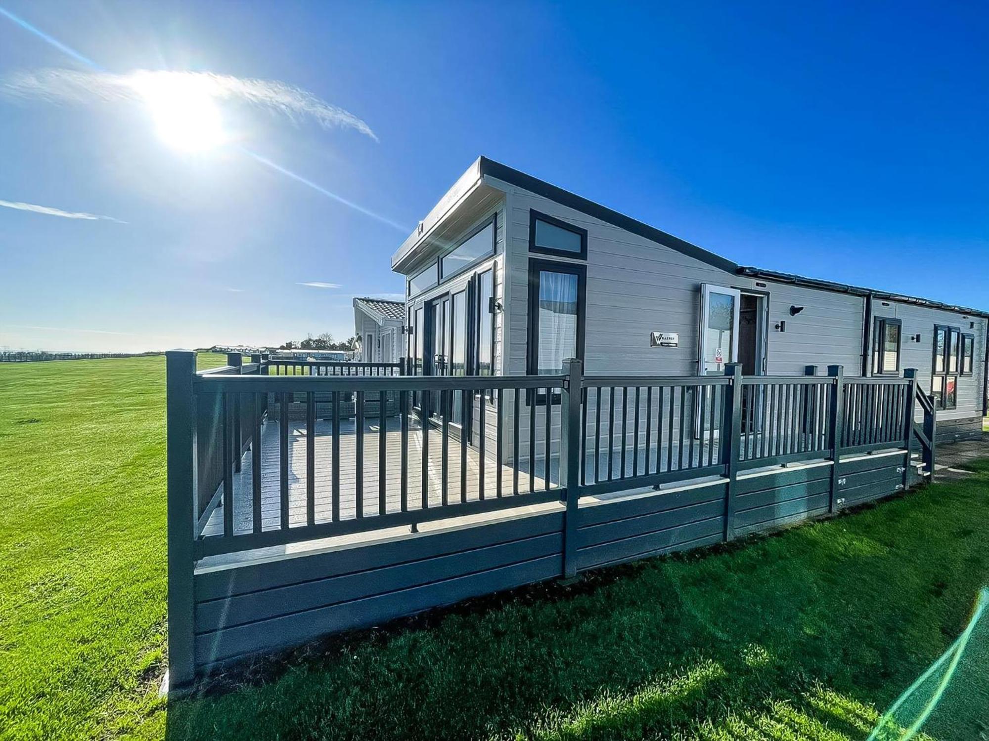 Stunning Caravan With Full Sea Views At Broadland Sands In Suffolk Ref 20236Bs Hopton on Sea Extérieur photo
