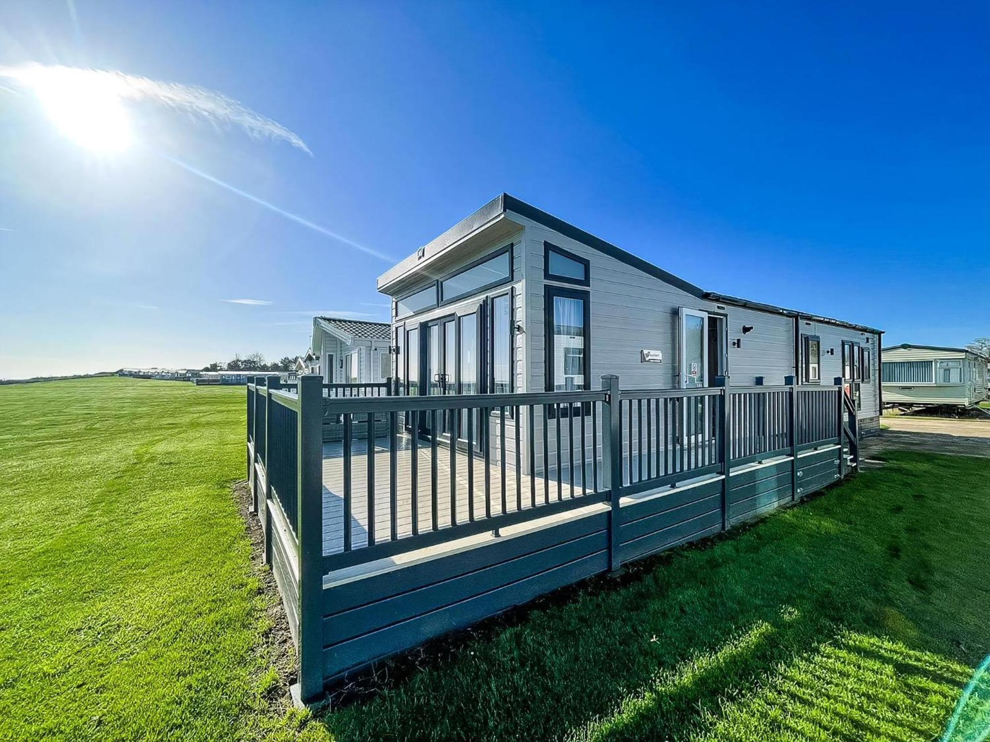 Stunning Caravan With Full Sea Views At Broadland Sands In Suffolk Ref 20236Bs Hopton on Sea Extérieur photo